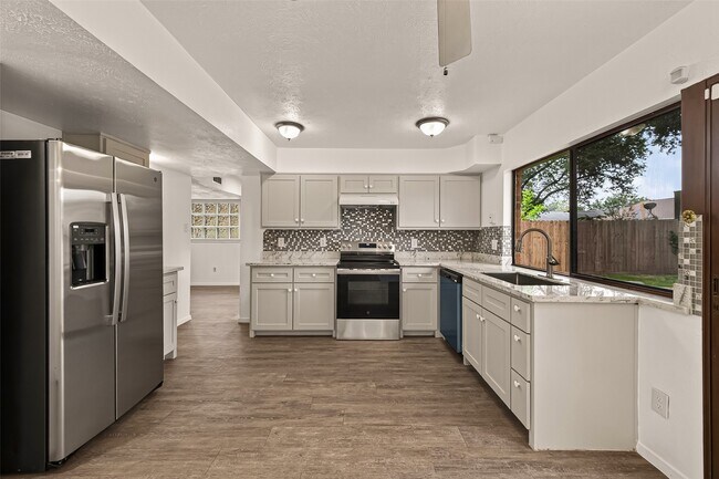 Foto del edificio - 5515 Dunnethead Dr