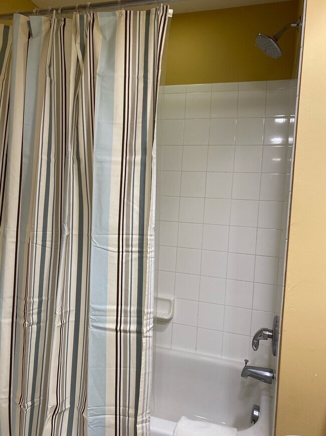 Foto del edificio - 17551 Eleanor Ln