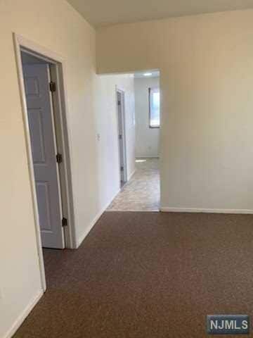 Building Photo - 421 River Dr