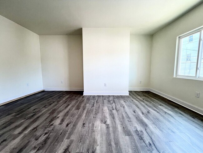 Foto del edificio - Now showing 3BR 2 full Bath house with lar...