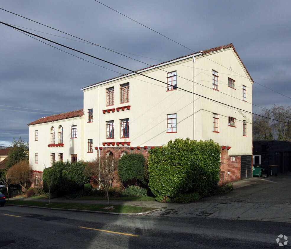 Primary Photo - 608 E Lynn St