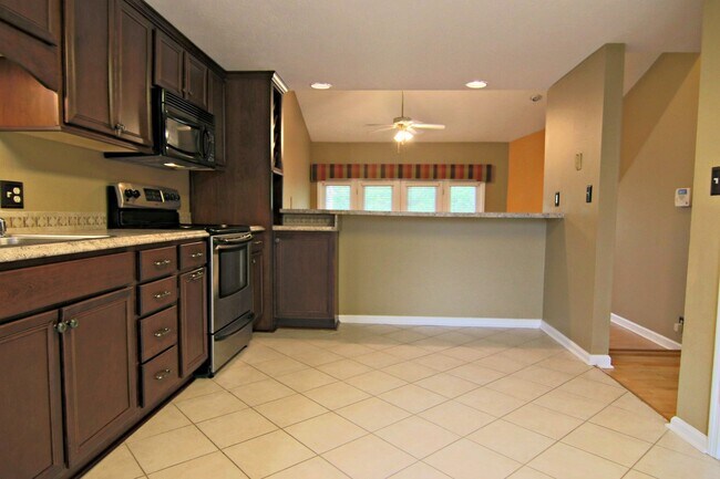 Foto del edificio - South Knoxville 37920 - 2 bedroom with 3rd...