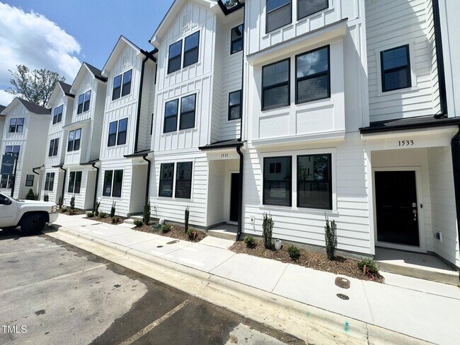 Foto del edificio - 1529 Crescent Townes Wy