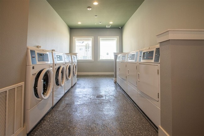 Foto del edificio - 6002 Greenwood Dr