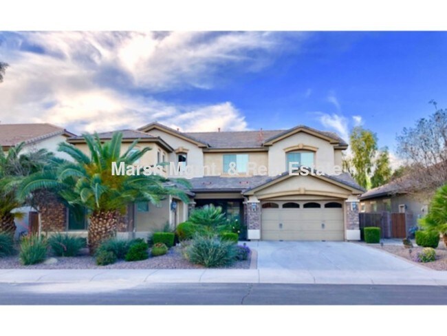 Foto del edificio - Beautiful 2-story 5 bedroom home with fenc...