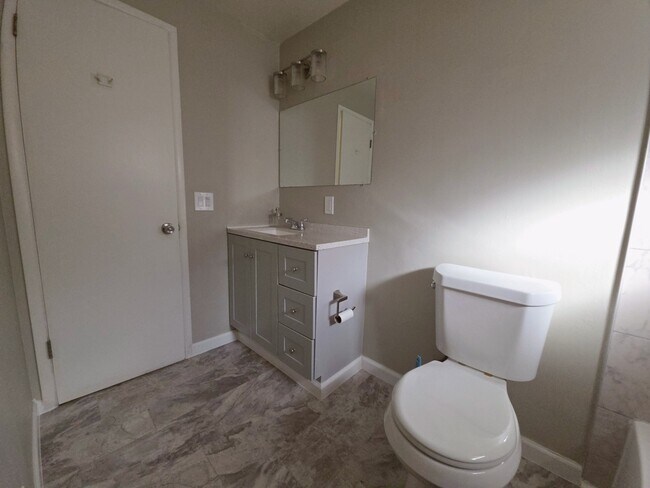 Building Photo - 209 S Hooker St