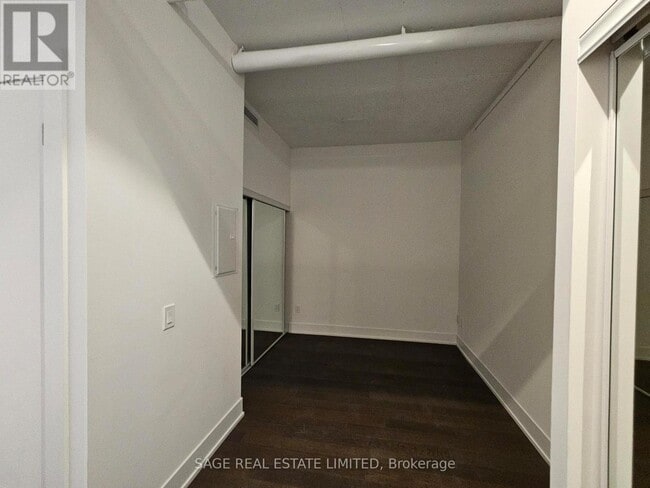 Photo du bâtiment - 150 Logan Ave