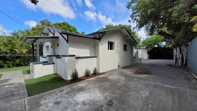 Foto del edificio - 228 NW 35th St