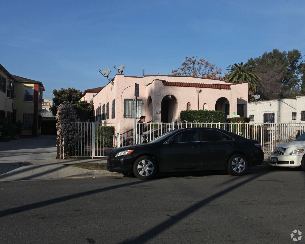 Primary Photo - 1325 Mariposa Ave