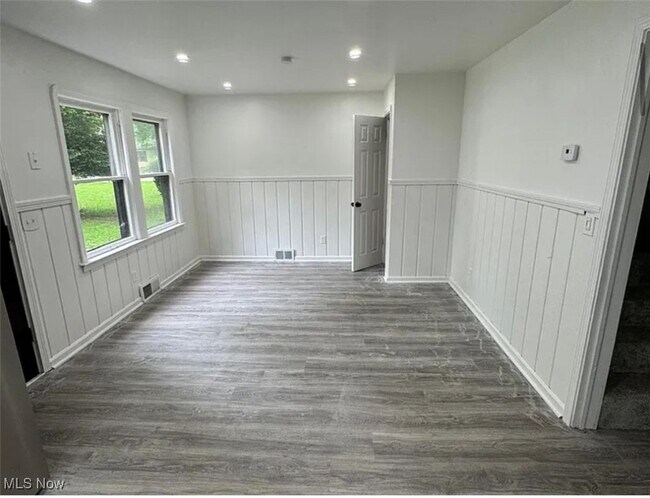 Foto del edificio - 7845 Emery Cir