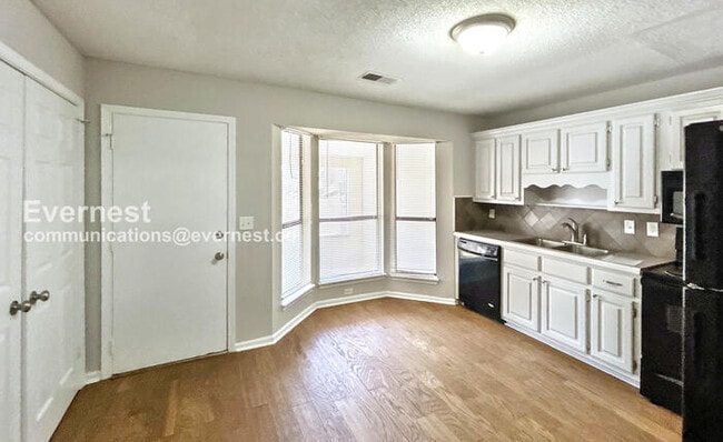 Foto del edificio - 5547 St James St