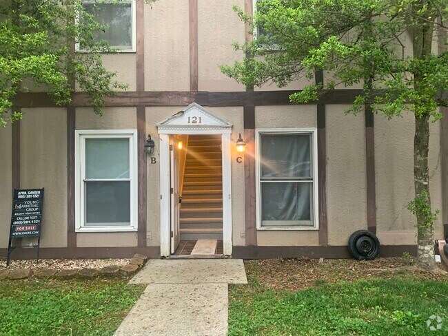 Building Photo - 121 Arcadia Ln
