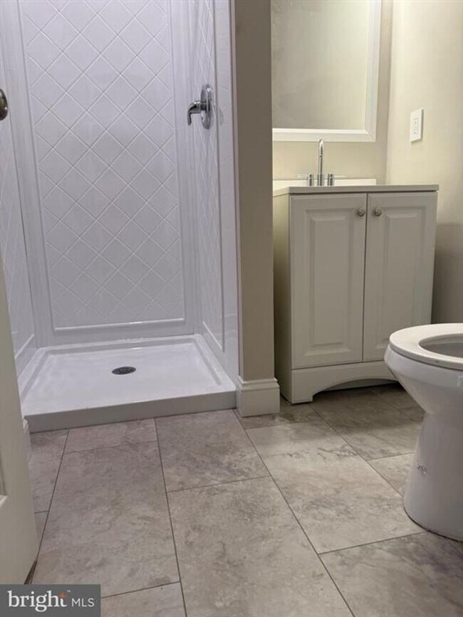 Building Photo - 327 Jefferson Ave