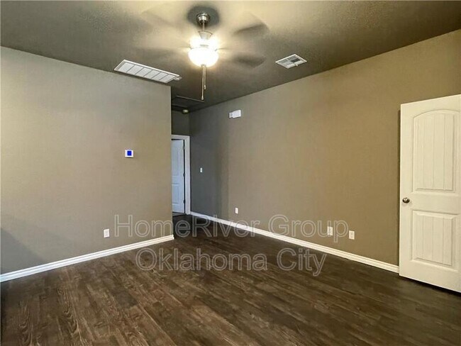 Building Photo - 924 SW 91st St
