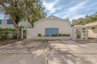 Building Photo - 2825 SW 3rd Ave