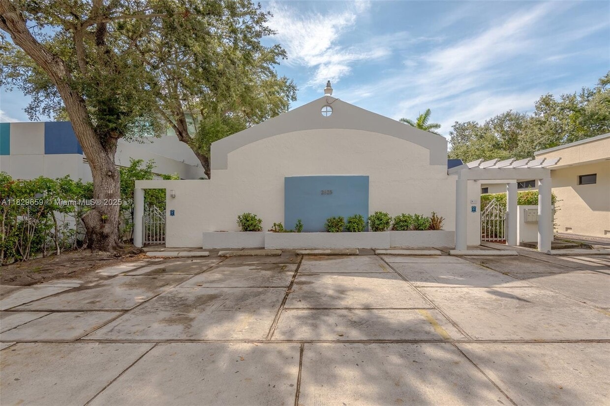Primary Photo - 2825 SW 3rd Ave