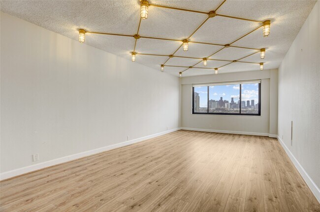 Building Photo - 1400 Hermann Dr