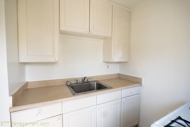 Photo - 908 Hudson Ave Apartment