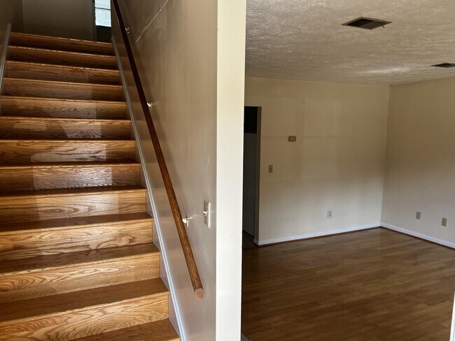 Foto del edificio - 236 Trimble Ave