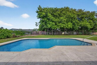 Building Photo - 316 La Mancha Ave