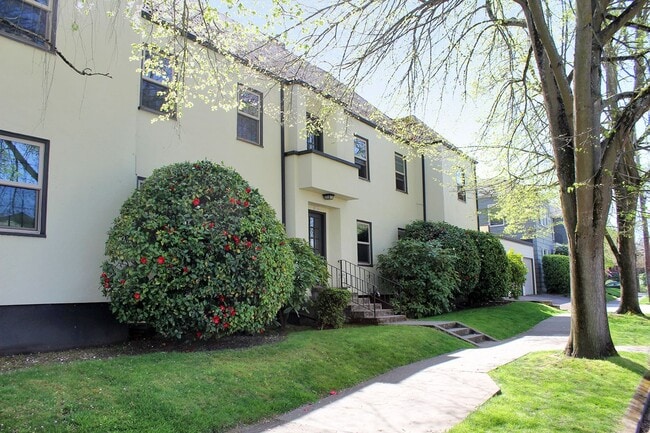 Building Photo - 2310 SE 22nd Ave