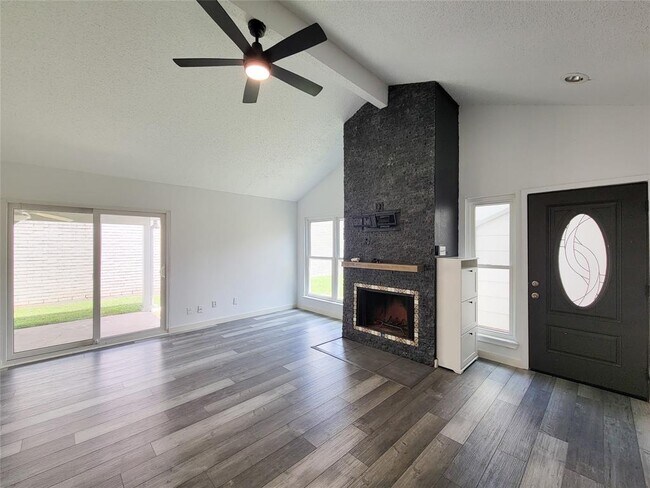 Building Photo - 13838 Walnut Hollow Ln