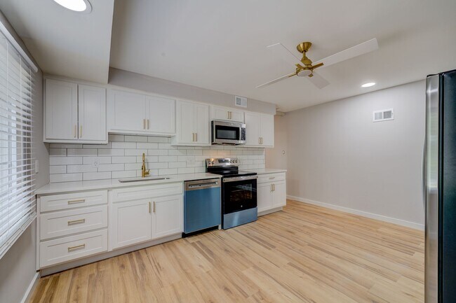 Foto del edificio - Brand New Renovated 2 bedroom in Arnold