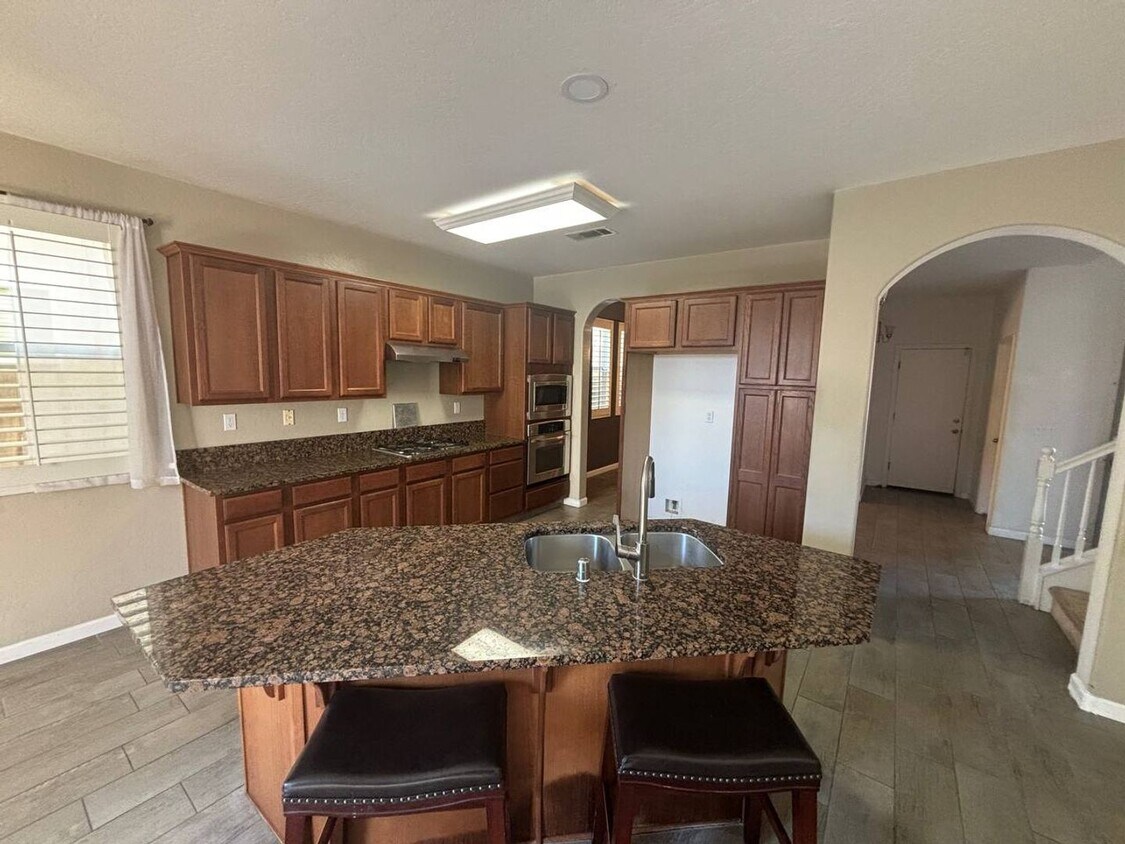 Foto principal - Beautiful 4 Bedroom Home Near Island Water...