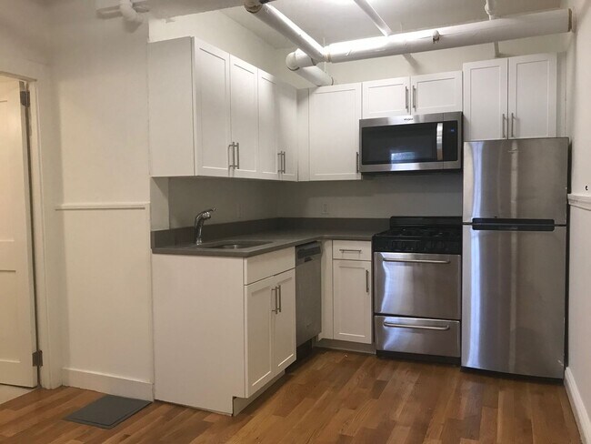 Foto del edificio - Nicely renovated ground level 2 bed unit.