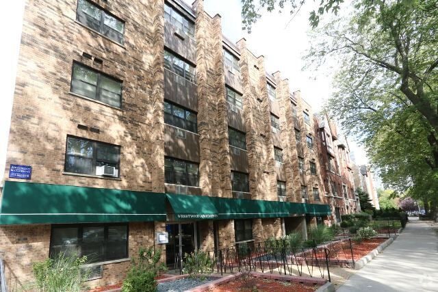 Building Photo - 663 W Wrightwood