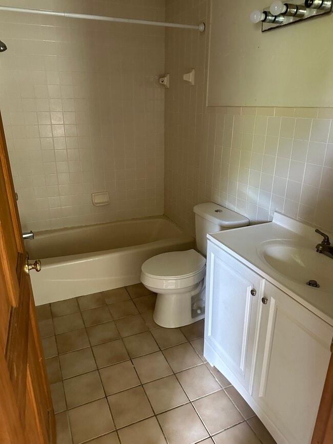 Building Photo - 51 Arkwright Ln