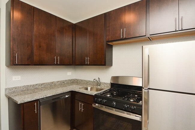 Building Photo - 4408 N Wolcott Ave