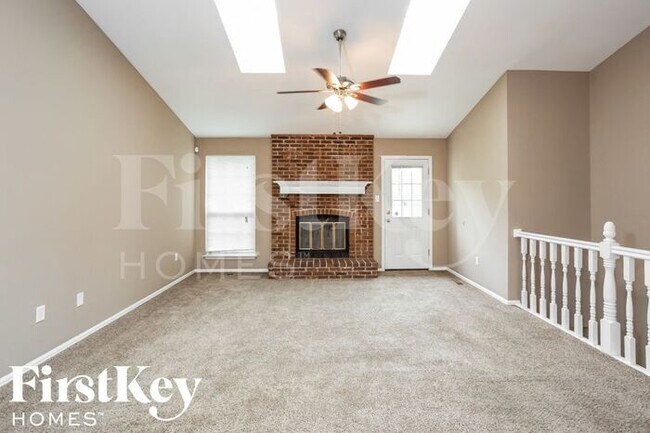 Building Photo - 611 Foxtail Dr