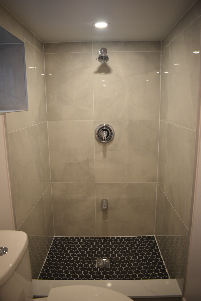Building Photo - 335 Nairn Av