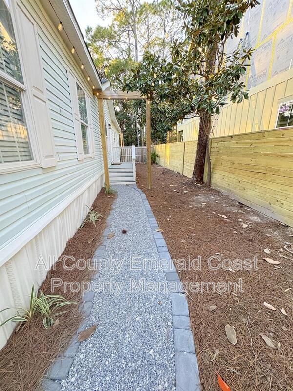 Building Photo - 444 Montigo Ave N