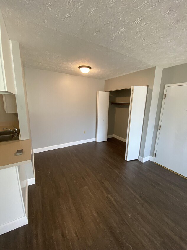 308 Windsor St Unit 1, Loomis, NE 68958 Room for Rent in Loomis, NE