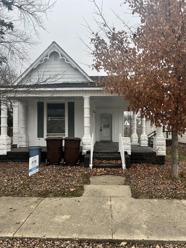 Building Photo - 118 McClellan St