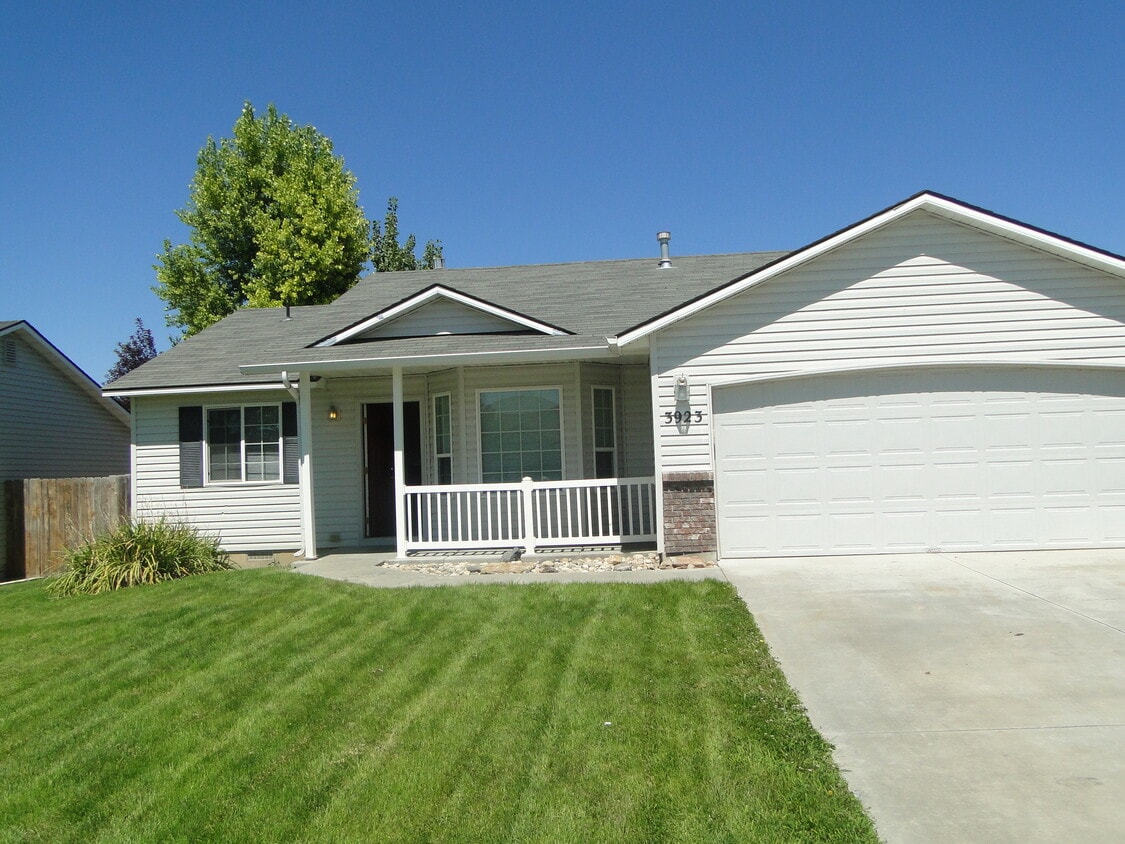 Primary Photo - 3923 Sutton St