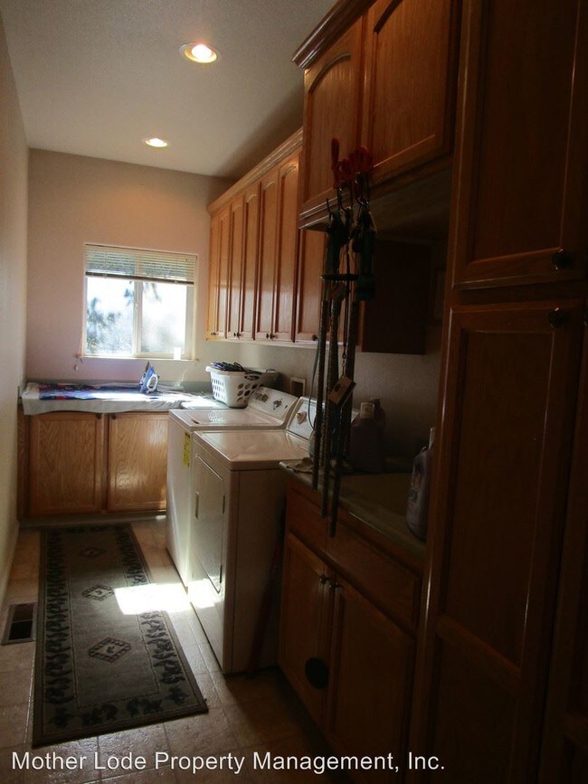 Foto del edificio - 3 br, 2.5 bath House - 17313 Valley Oak Drive