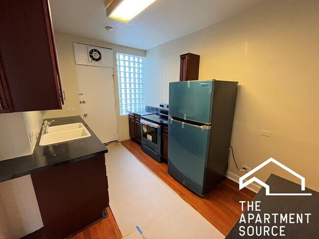Foto del edificio - 2838 W Addison St