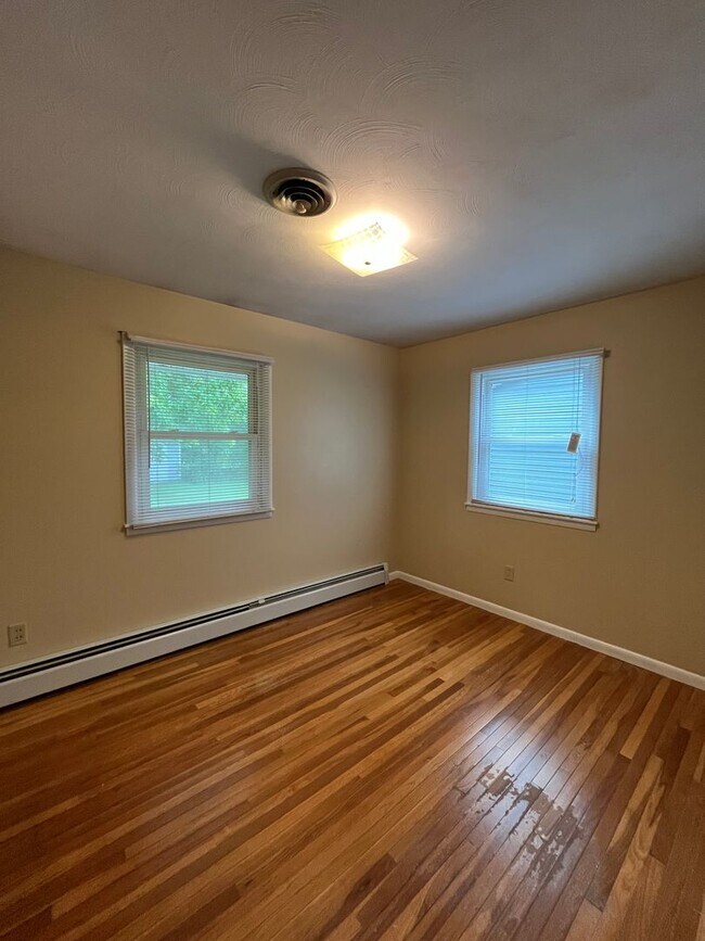 Building Photo - Beautiful 3 Bedroom Home in Normal!