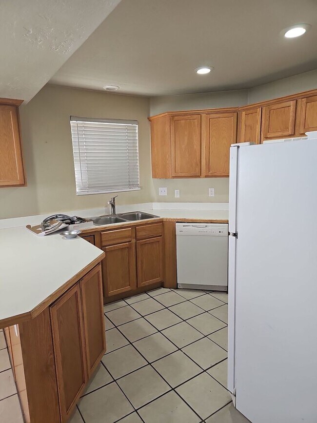 Foto del edificio - 2 Bed/1 Bath Condo in Orem for Rent