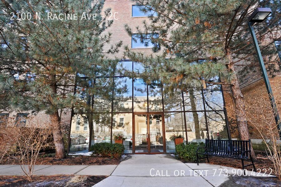 Primary Photo - Lincoln Park/Depaul 2 bed 2 bath with gara...