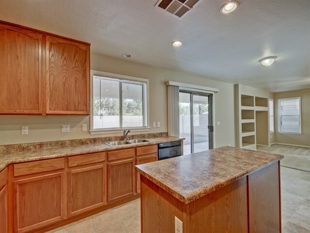 Building Photo - 2919 S 71st Dr