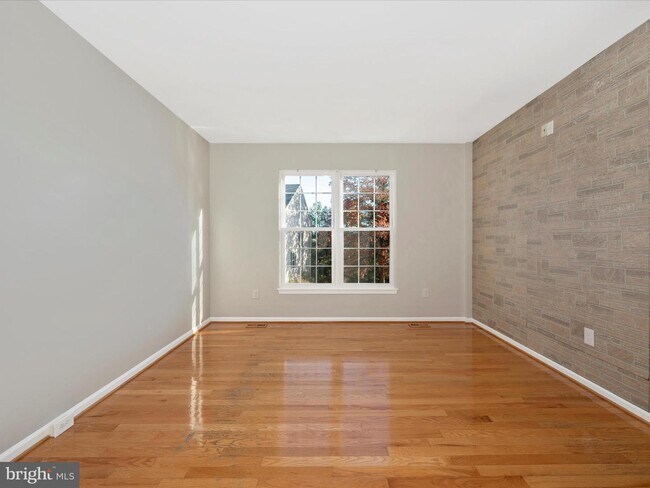 Building Photo - 20119 Hardwood Terrace