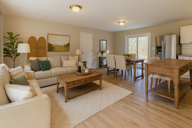 Building Photo - 2004 Chambers Dr NE