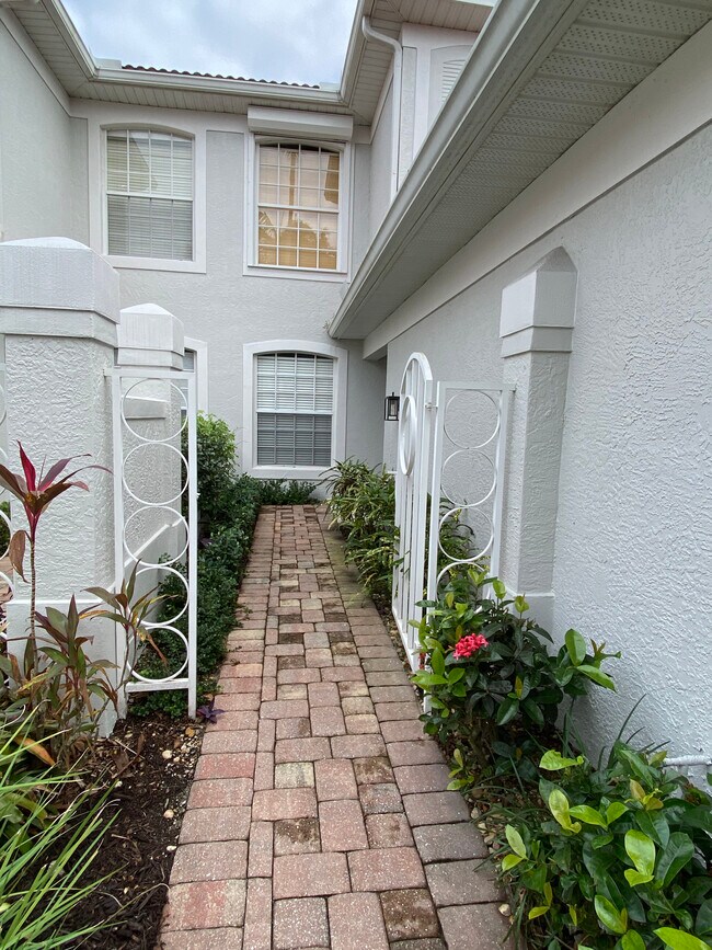 Foto del edificio - 2200 Arielle Dr