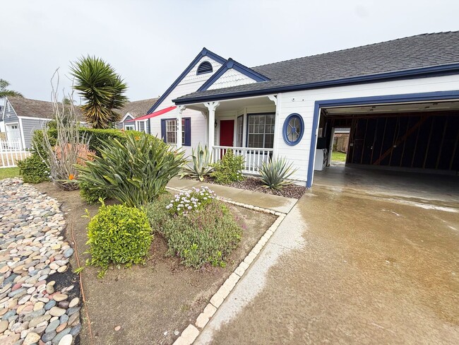 Building Photo - Charming 2 Bed/2 Bath Home for Rent in Oceanside!