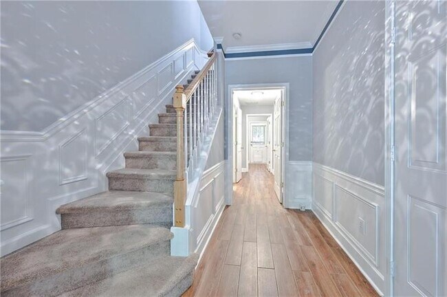 Building Photo - 5150 Manerdale Dr SE