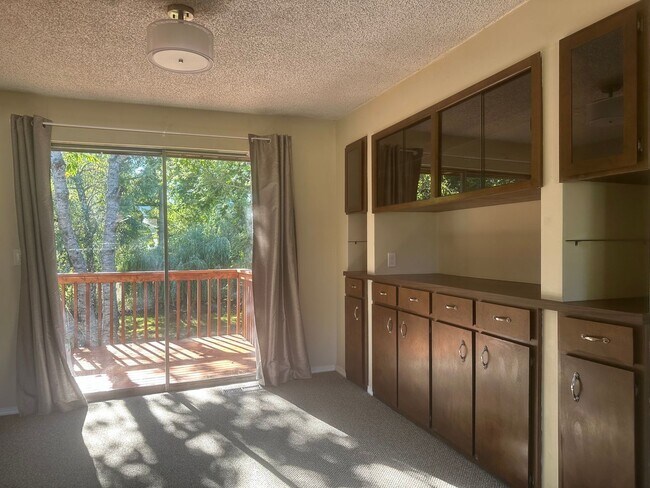 Foto del edificio - Updated 3-Bedroom Home with Deck & Garage in Mountlake Terrace!!!